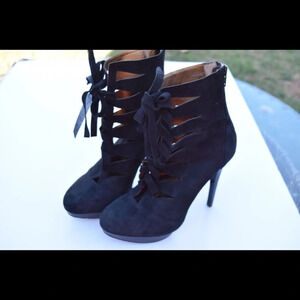 Pelle Moda lace-up booties